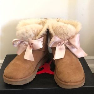 Uggs w bows